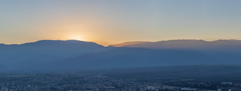 Sonnenuntergang über den Anden vom Cerro San Bernardo in Salta