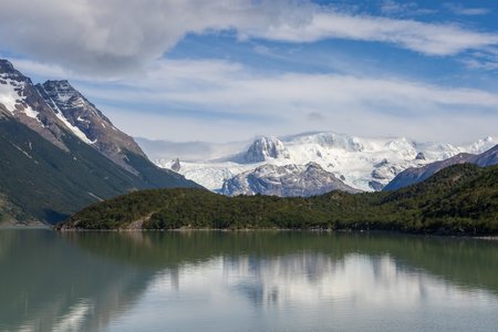 Glaciar y lago Dickson